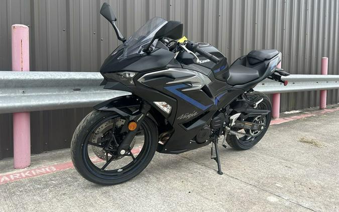 2025 Kawasaki Ninja 500 ABS Metallic Flat Spark Black/Metallic ABS