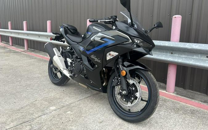 2025 Kawasaki Ninja 500 ABS Metallic Flat Spark Black/Metallic ABS