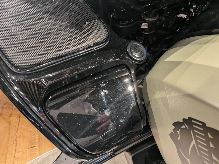 2025 Indian Motorcycle Challenger® Dark Horse® 112