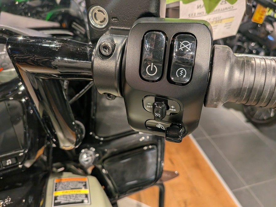 2025 Indian Motorcycle Challenger® Dark Horse® 112