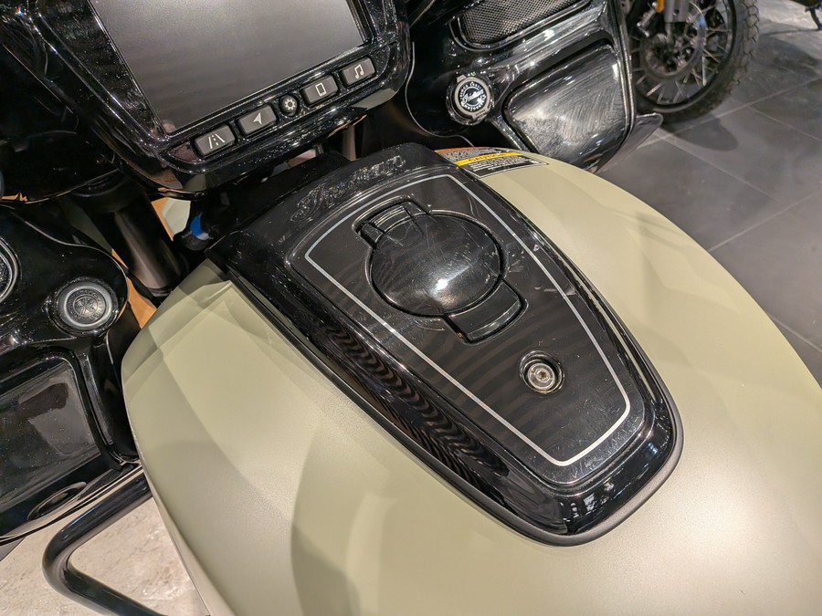 2025 Indian Motorcycle Challenger® Dark Horse® 112