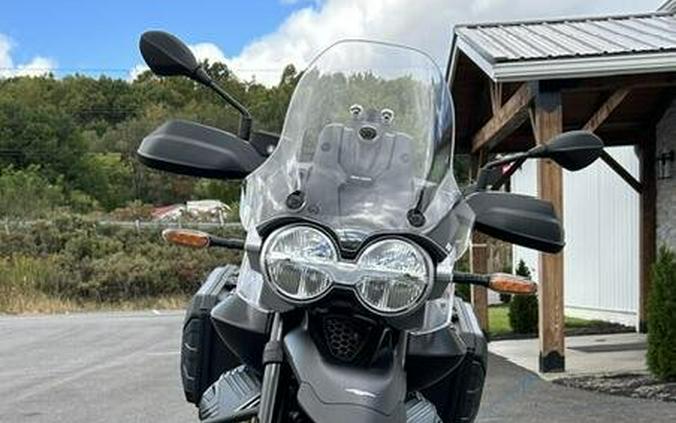 2025 Moto Guzzi V85 Strada