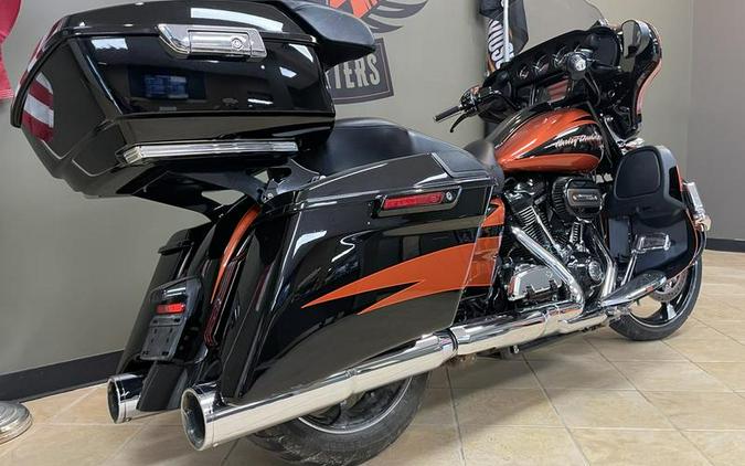 2017 Harley-Davidson® FLHXSE - CVO™ Street Glide®