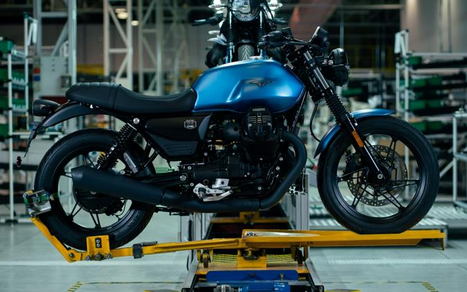 2026 Moto Guzzi V7 Stone