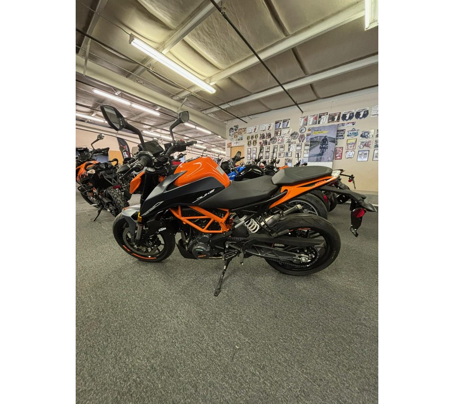 2023 KTM Duke 390