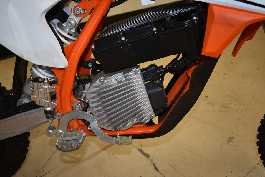 2022 KTM SX E 5