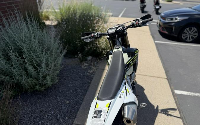 2026 Triumph TF 250-E Triumph Racing Yellow / Black / White