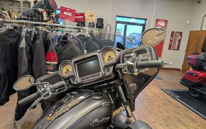 2019 Indian Motorcycle® Roadmaster® Steel Gray Smoke / Thunder Black Smoke