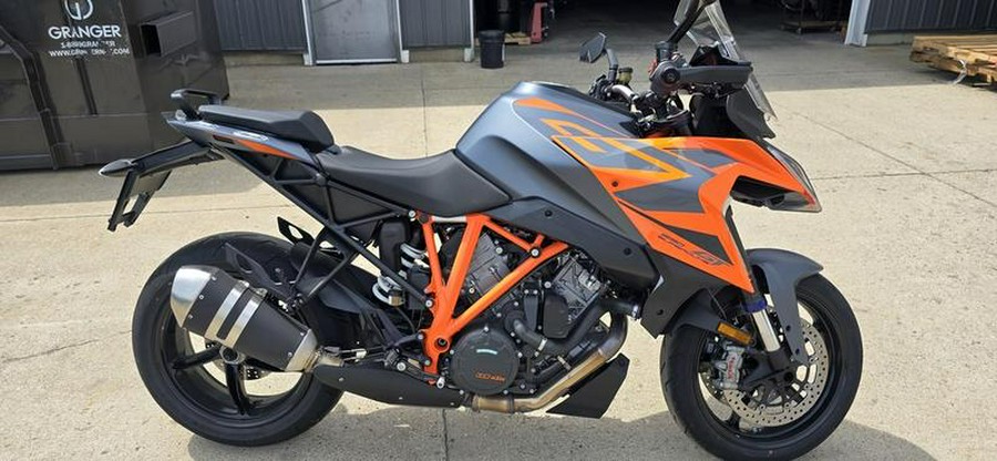 2023 KTM 1290 Super Duke GT