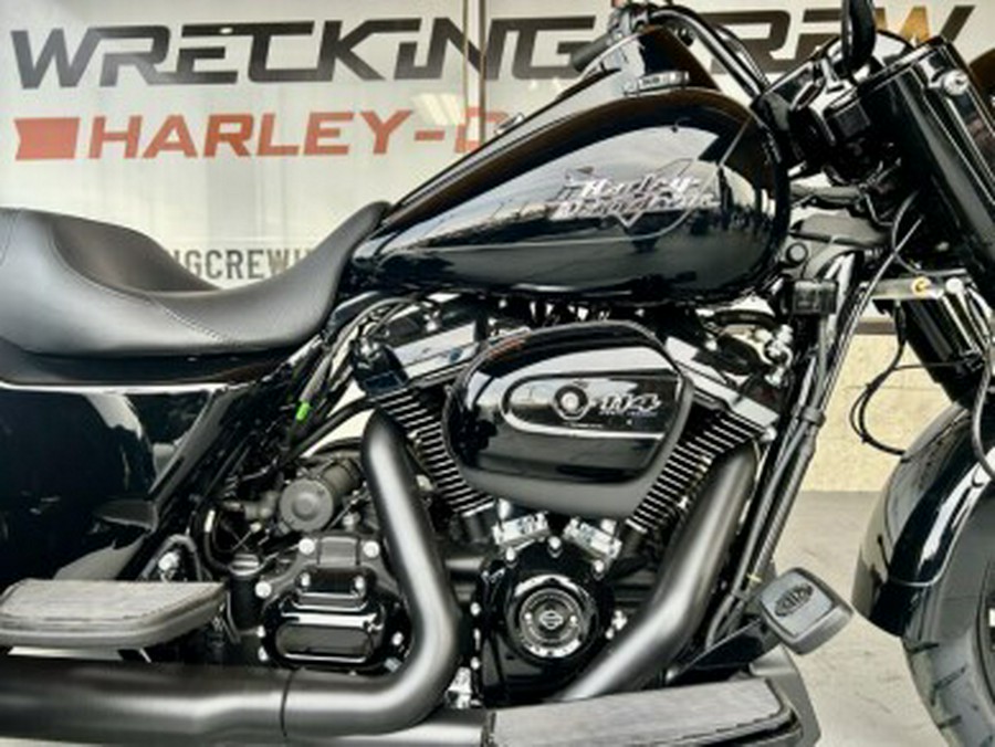 2023 Harley-Davidson Freewheeler BLACK W/ PINSTRIPE