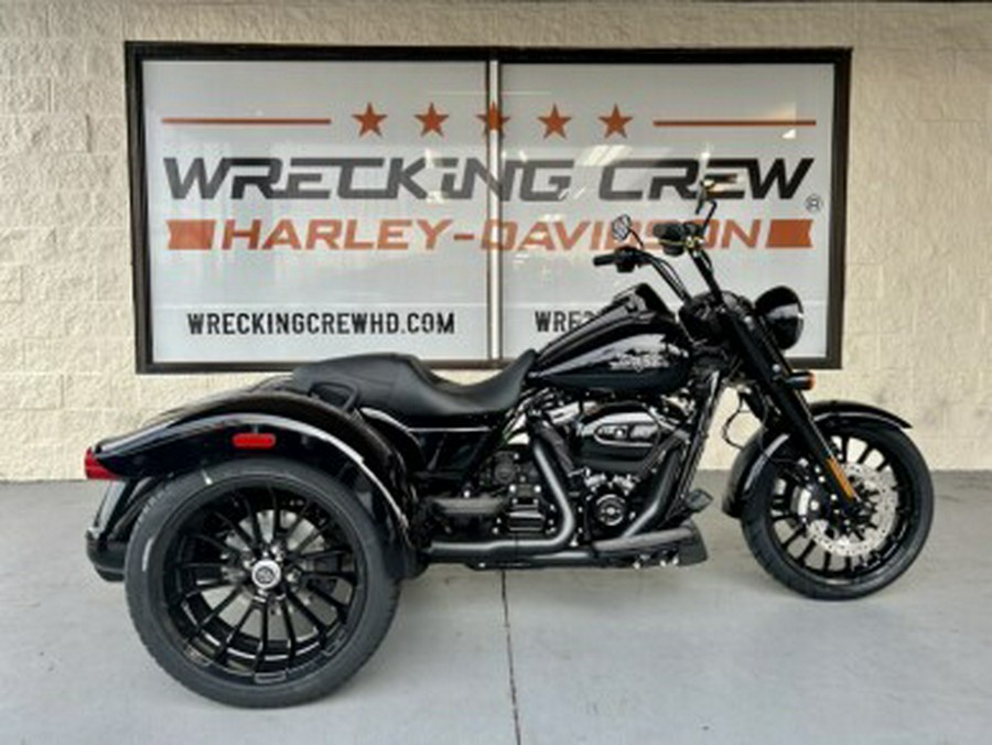 2023 Harley-Davidson Freewheeler BLACK W/ PINSTRIPE