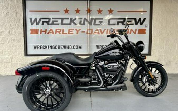 2023 Harley-Davidson Freewheeler BLACK W/ PINSTRIPE