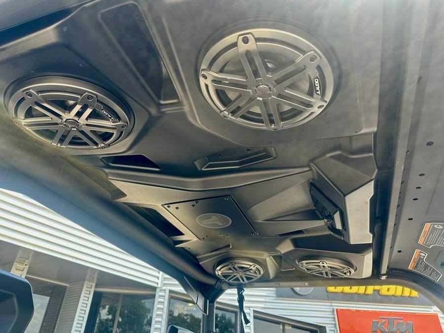 2025 Can-Am® Defender DPS HD10