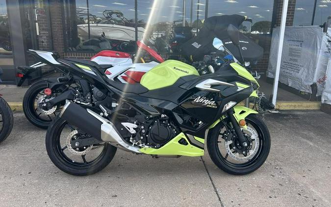2026 Kawasaki Ninja® 500 ABS Metallic Yellowish Green/Ebony