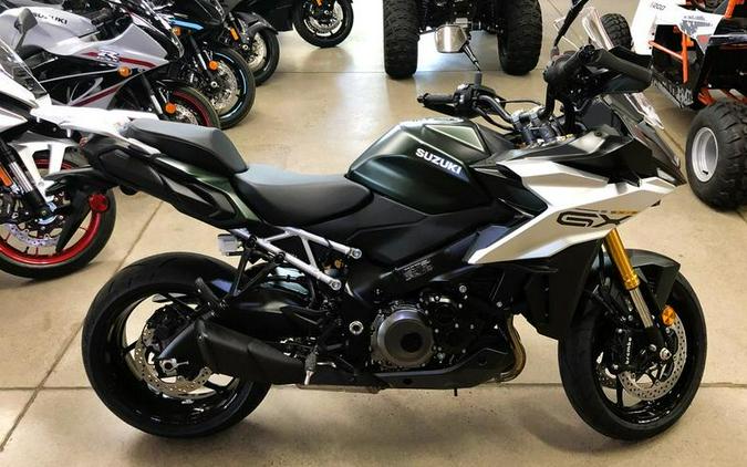 2024 Suzuki GSX-S1000GX Plus