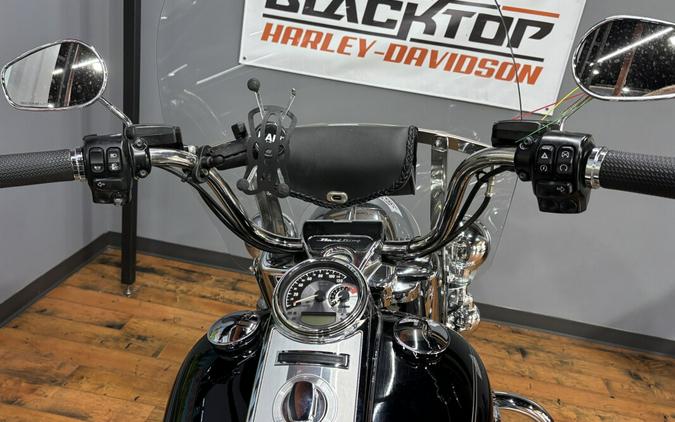 2017 Harley-Davidson® Road King® BLACK W/PINSTRIPE