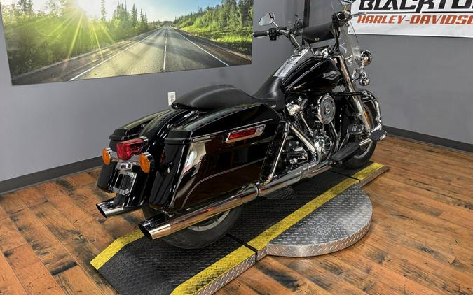 2017 Harley-Davidson® Road King® BLACK W/PINSTRIPE