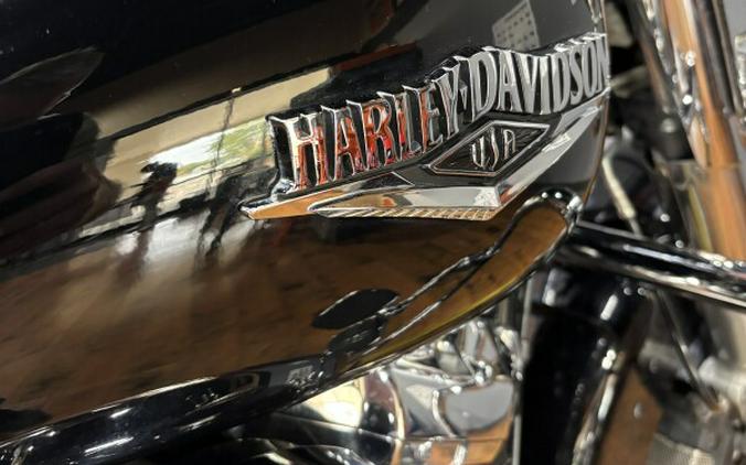 2017 Harley-Davidson® Road King® BLACK W/PINSTRIPE