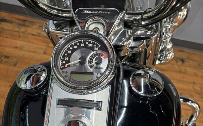 2017 Harley-Davidson® Road King® BLACK W/PINSTRIPE