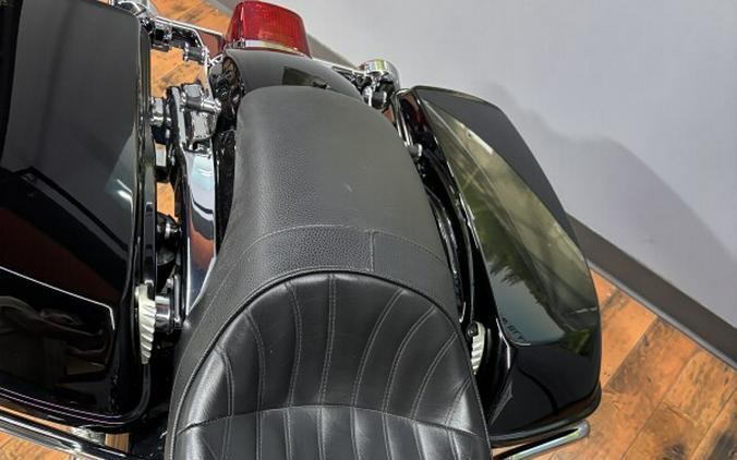 2017 Harley-Davidson® Road King® BLACK W/PINSTRIPE