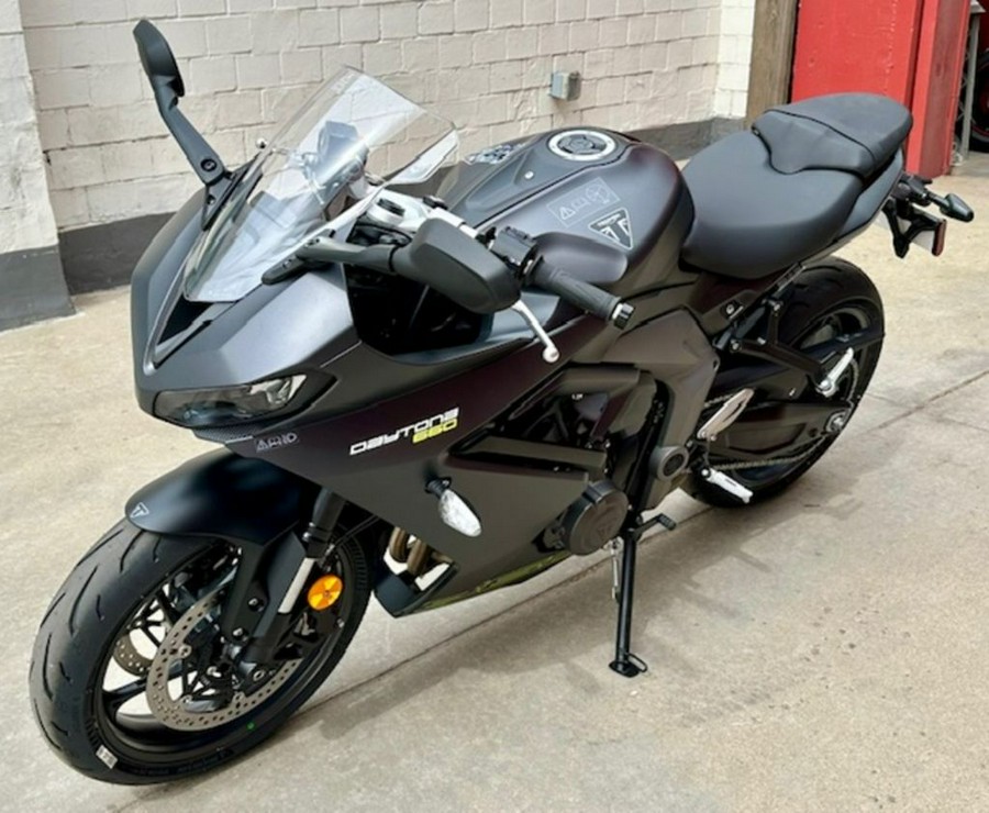 2025 Triumph Daytona 660 Satin Granite/Satin Black