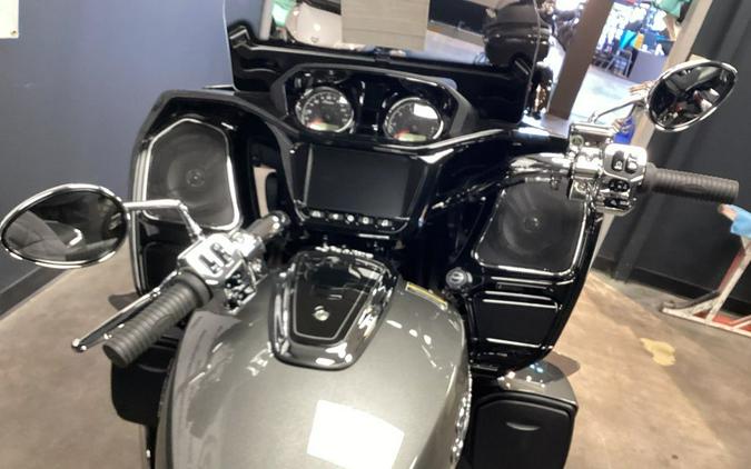 2024 Indian Motorcycle® Pursuit® Limited® with PowerBand Audio Package Titanium/Black Metallic