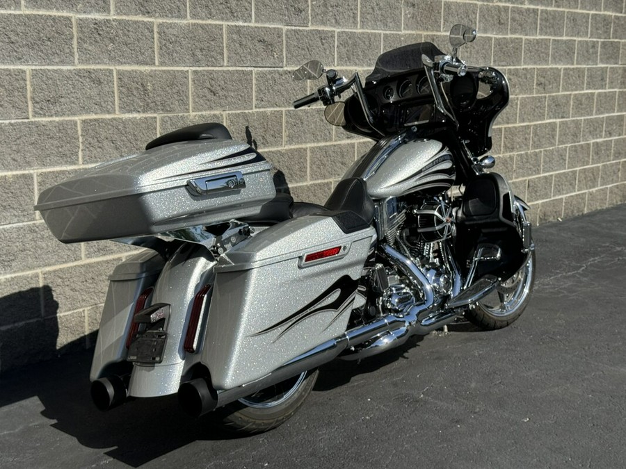 FLHXSE 2015 CVO Street Glide