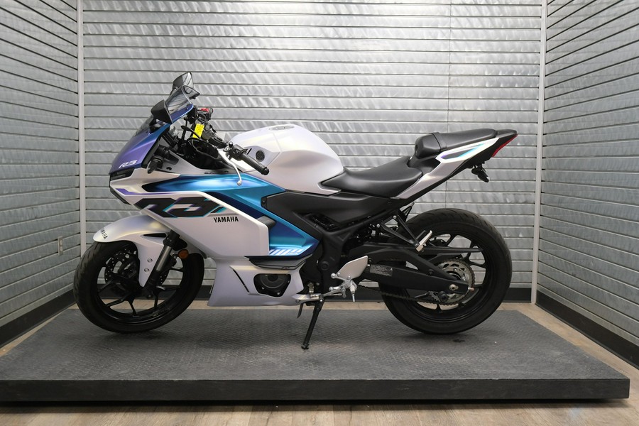 2025 YAMAHA YZF-R3