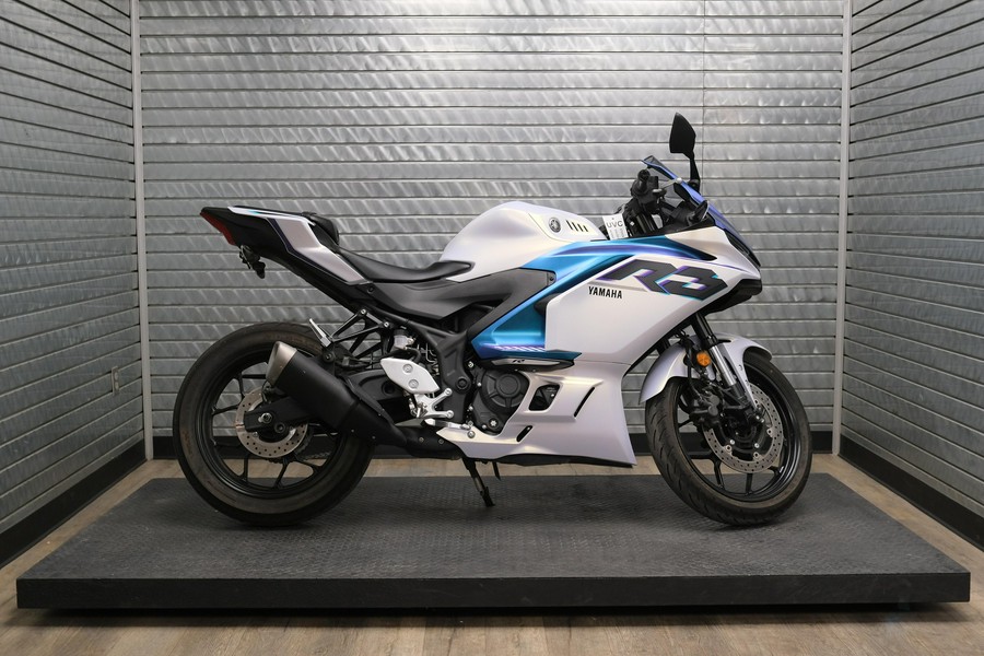 2025 YAMAHA YZF-R3