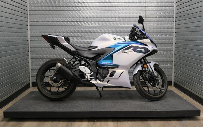 2025 YAMAHA YZF-R3