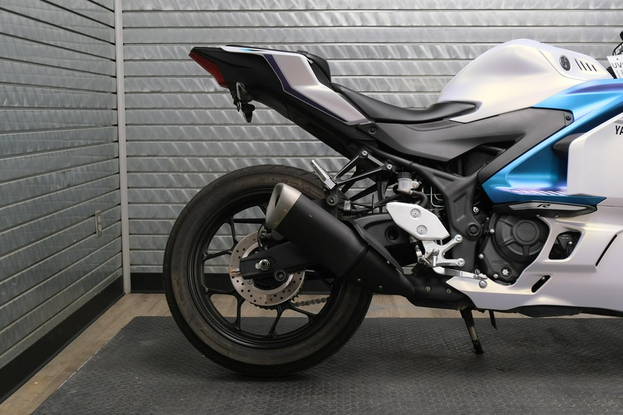 2025 YAMAHA YZF-R3