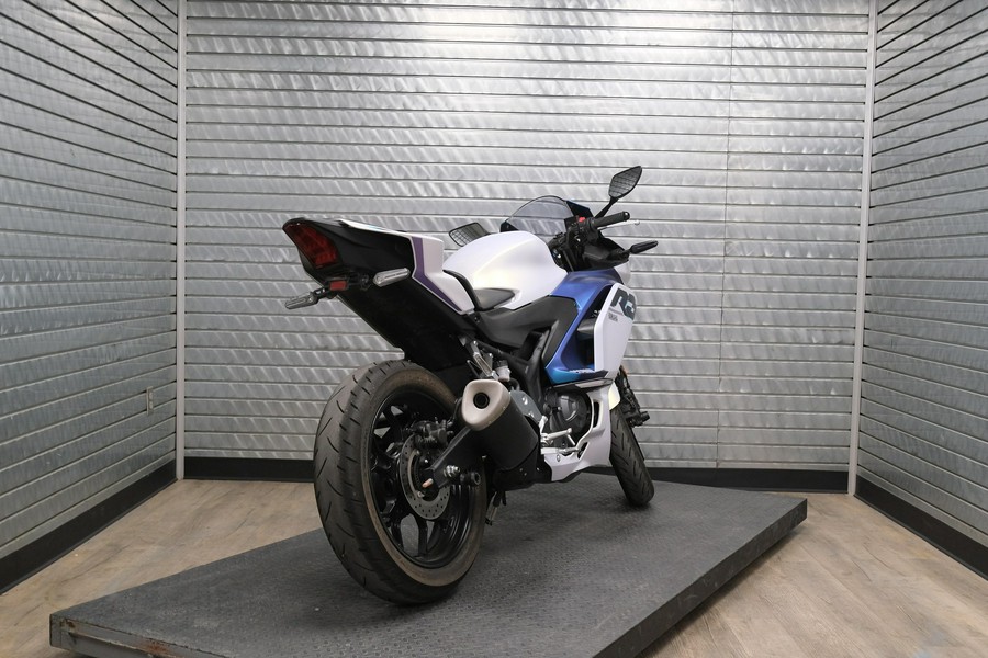 2025 YAMAHA YZF-R3