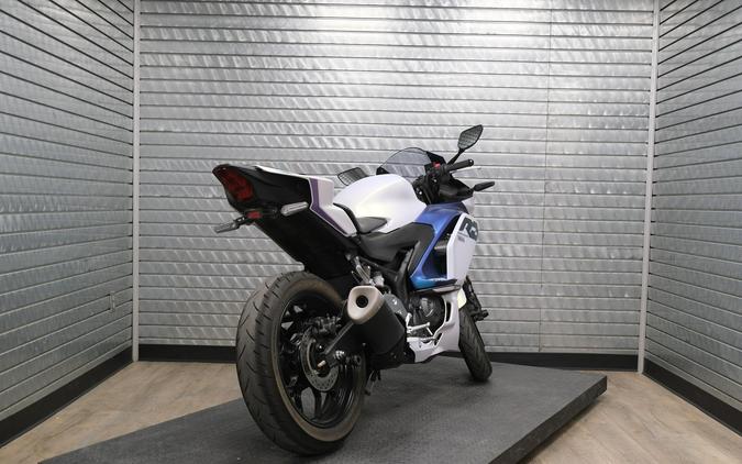 2025 YAMAHA YZF-R3