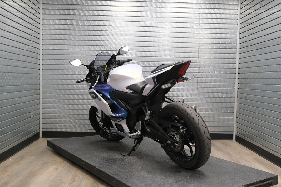 2025 YAMAHA YZF-R3