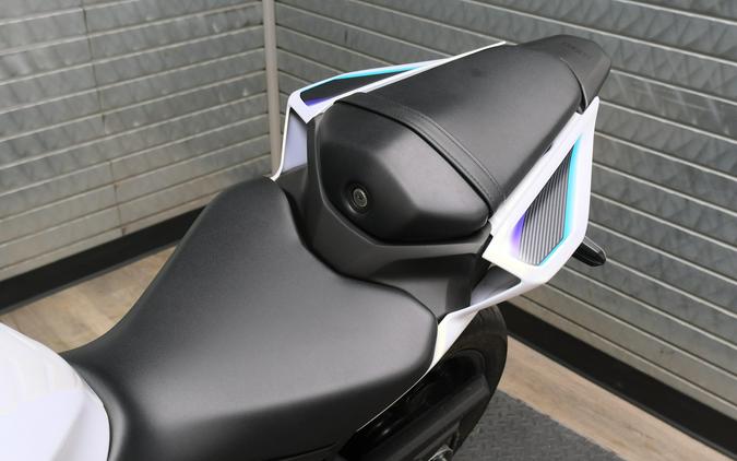 2025 YAMAHA YZF-R3