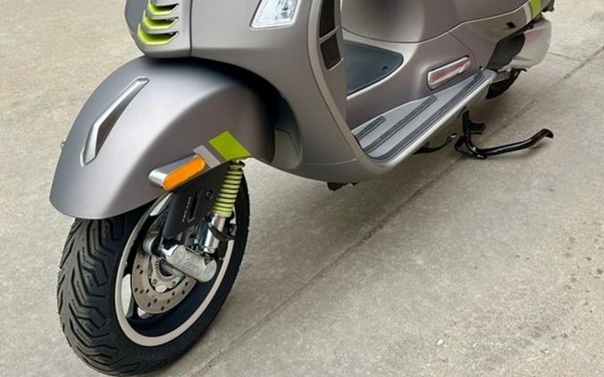 2024 Vespa GTS Super 300 Tech