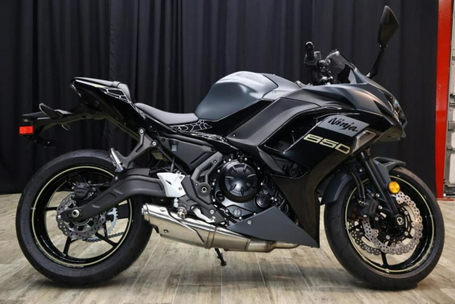 2024 Kawasaki Ninja 650 Metallic Matte Dark GrayMetallic Spark