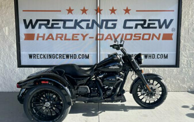 2023 Harley-Davidson Freewheeler BLACK W/ PINSTRIPE