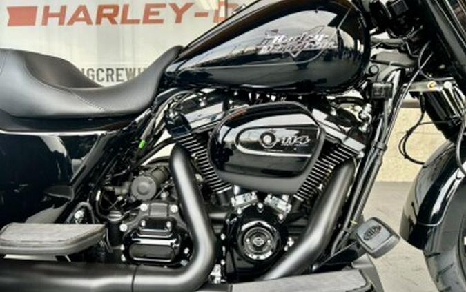 2023 Harley-Davidson Freewheeler BLACK W/ PINSTRIPE