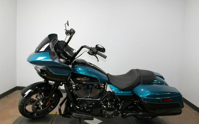 2026 Harley-Davidson® Road Glide® TEAL THUNDR/BLK W/ PINSTRIP