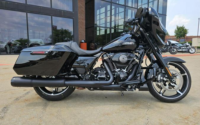 2025 Harley-Davidson Street Glide Vivid Black - Black Finish