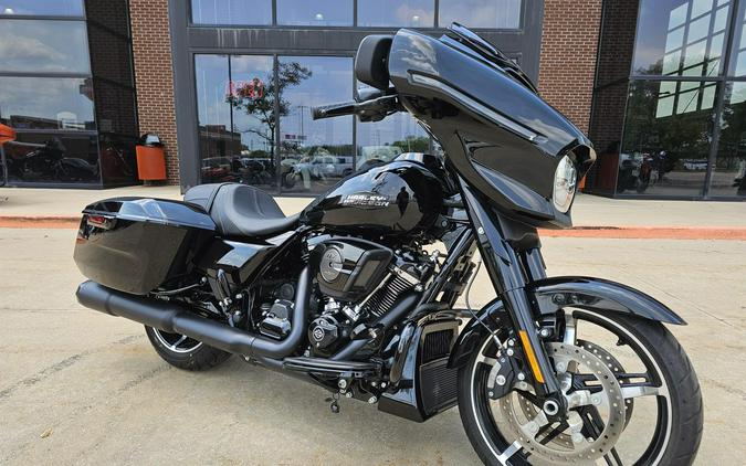 2025 Harley-Davidson Street Glide Vivid Black - Black Finish