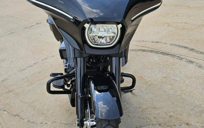 2025 Harley-Davidson Street Glide Vivid Black - Black Finish