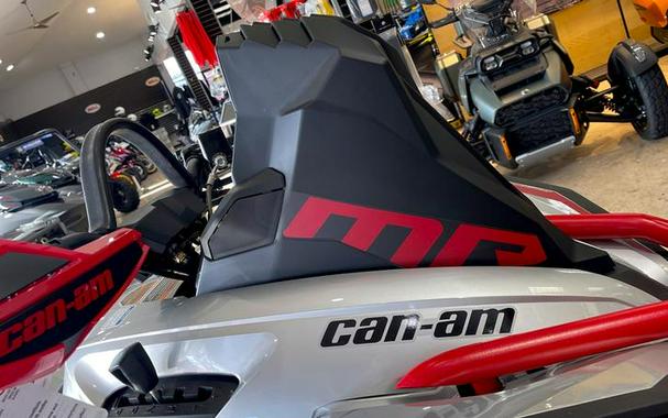 2026 Can-Am® Renegade X mr 1000 R Hyper Silver & Legion Red