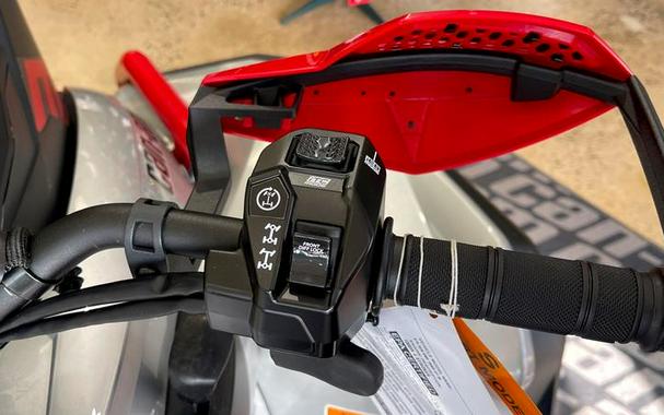 2026 Can-Am® Renegade X mr 1000 R Hyper Silver & Legion Red