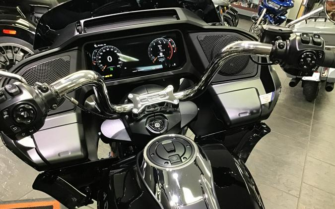 2026 Harley-Davidson® Road Glide® Vivid Black Chrome Trim