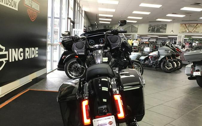 2026 Harley-Davidson® Road Glide® Vivid Black Chrome Trim
