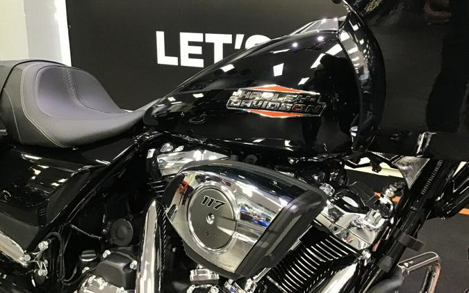 2026 Harley-Davidson® Road Glide® Vivid Black Chrome Trim