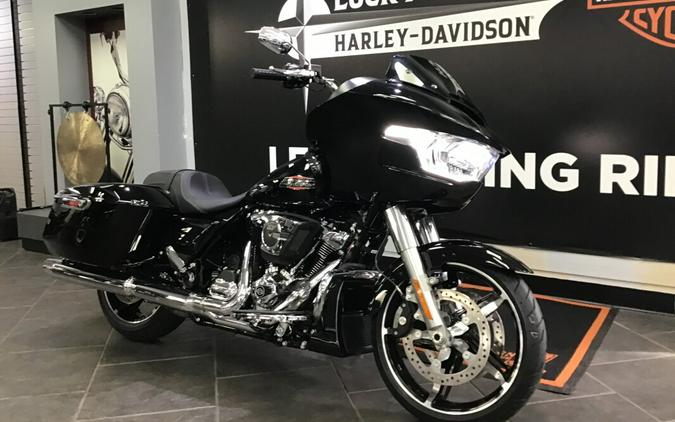 2026 Harley-Davidson® Road Glide® Vivid Black Chrome Trim