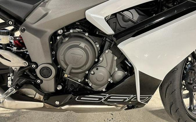 2025 Triumph Daytona 660 Snowdonia White/Sapphire Black